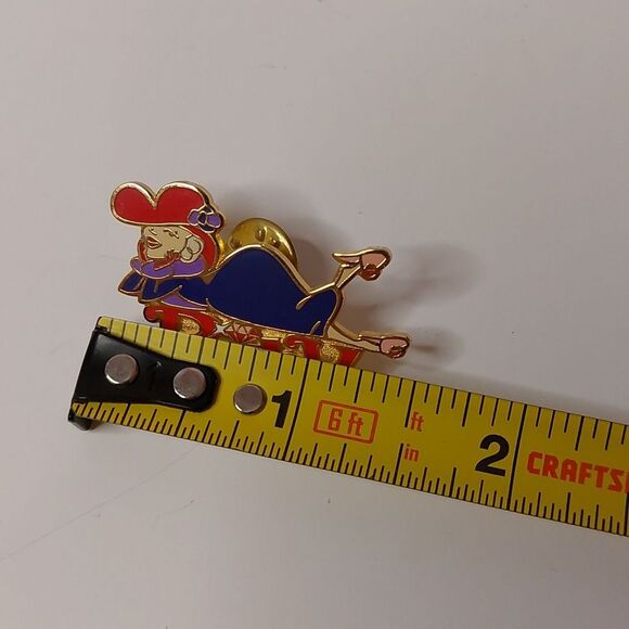 🔴 The Red Hat Society Ruby Enameled Gold Tone Lapel Pin - Picture 3 of 3